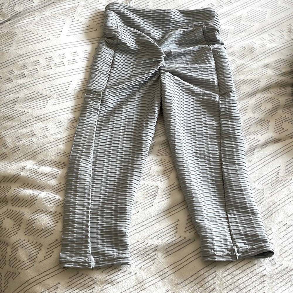 Rouched booty Capri leggings ✨